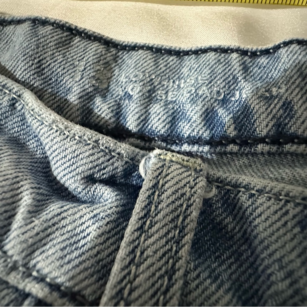 Arizona Jeans Juniors Size 13 Low-Rise Dad Jeans Light Distressed Denim - Picture 6 of 13